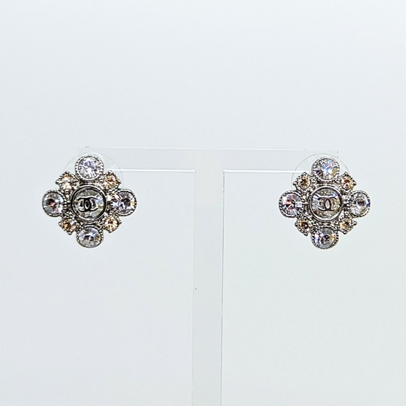 CHANEL Cluster Argyle Champagne Diamond Square Pierced Earrings - Picture 12 of 14